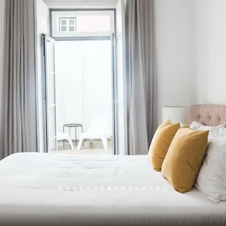 The Alfama Luxury 2 Bedroom Loft + Terrace + Patio #2 *