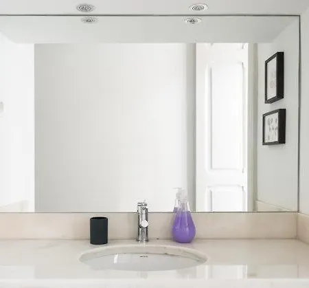 The Alfama Luxury 2 Bedroom Loft + Terrace + Patio #2 Daire *